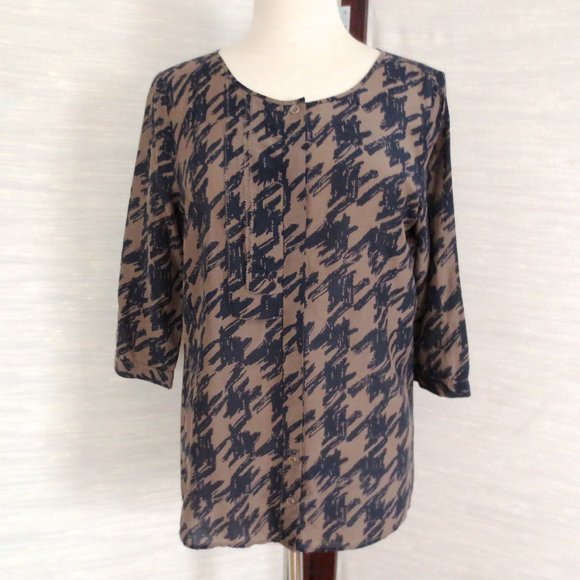 Gap Navy Blue Beige Tan Silk Cotton Blend Print Pattern Spring Summer Blouse - Picture 7 of 7